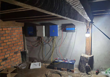 4-kW-Hybrid-Solarpumpensystem, 2-kVA-Solar-Offgrid-Stromversorgungssystem in Kambodscha